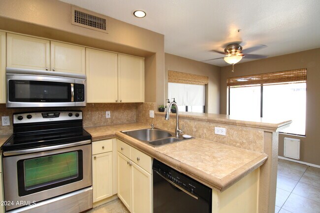 Building Photo - 710 S St Martin Dr