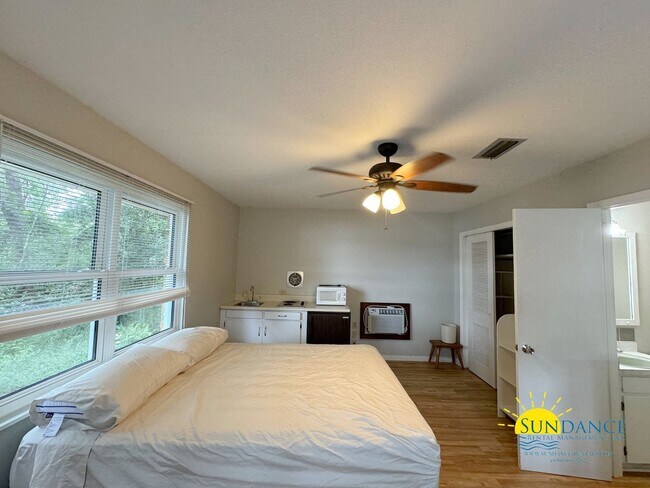 Building Photo - Waterfront mother-in-law suite, all utilit...
