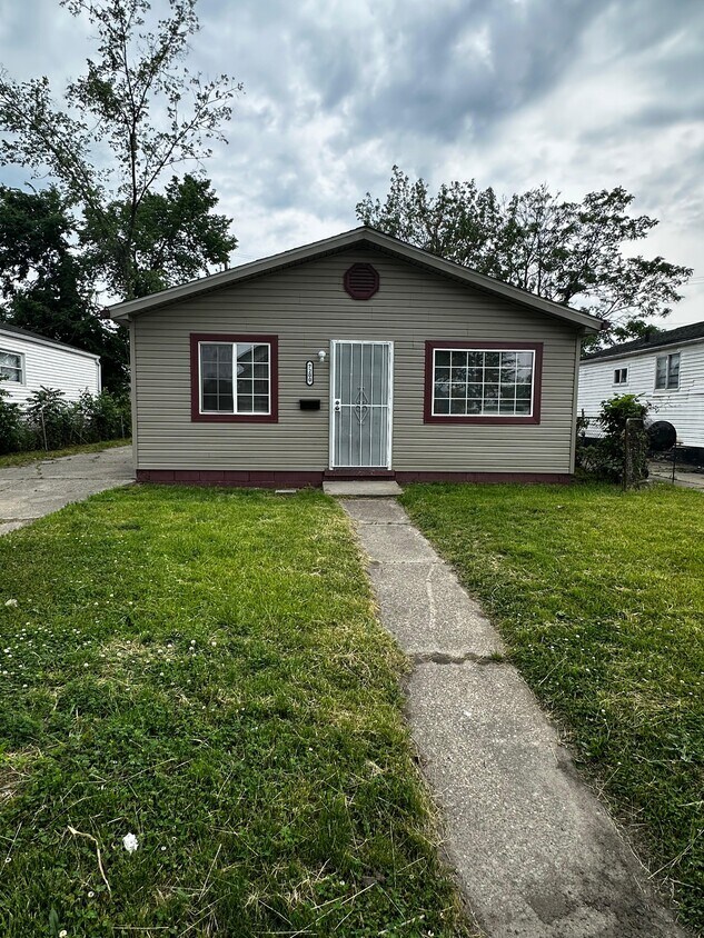 Foto principal - 7200 Edgeton St