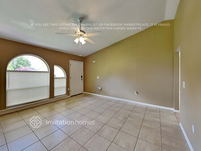 Building Photo - 703 Martin Ln