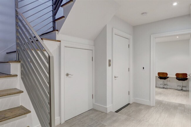 Building Photo - 24 Casta Ln