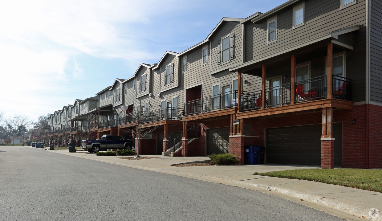 Overland Pointe Townhomes Lawrence, KS