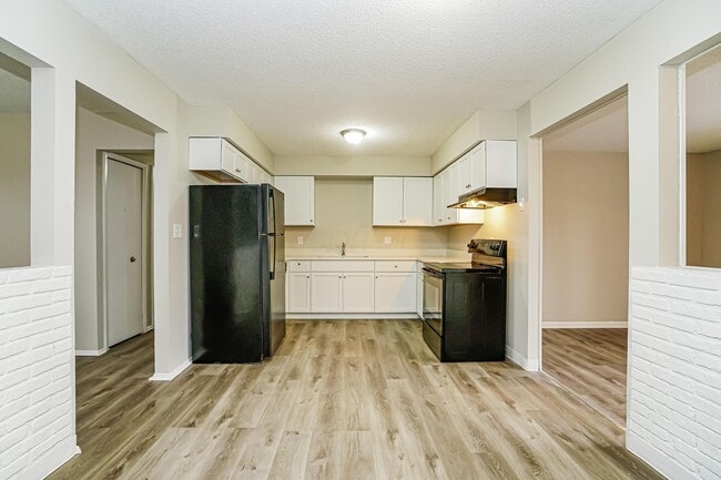 Building Photo - 5262 Hacket Dr