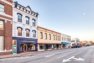Building Photo - 112 E Alamo St