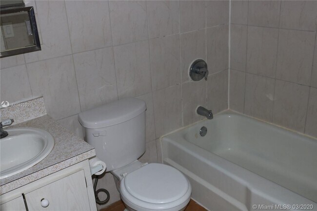 Foto del edificio - 10824 N Kendall Dr