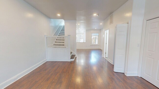 Building Photo - Four Bedroom 2,500 Square Foot House W/Back Patio, Multiple Kitchens/Laundry Facilities