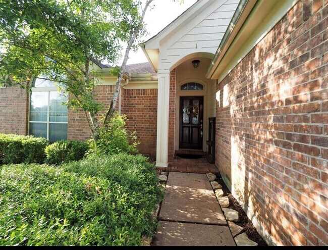 Foto del edificio - 2215 Waters Edge Ln