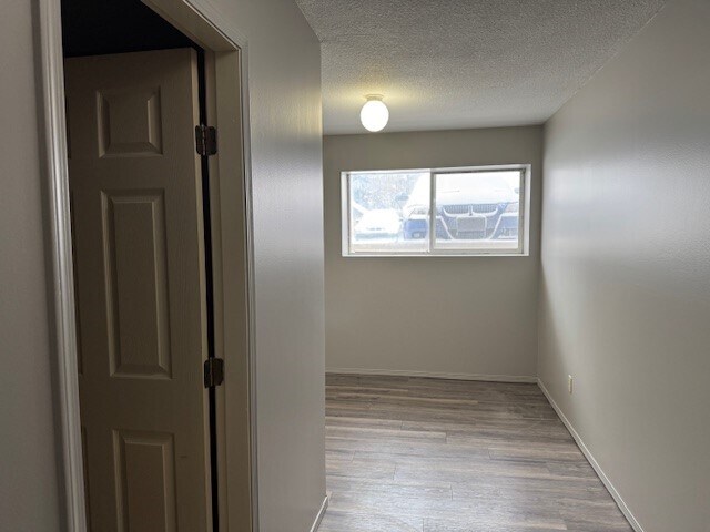 Photo du bâtiment - 2 Bed 2 Bath Unit in Olds, AB
