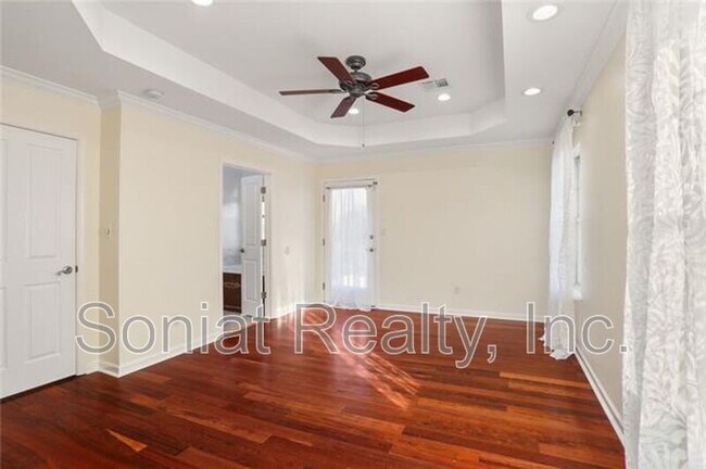 Foto del edificio - 4421 Lakewood Dr