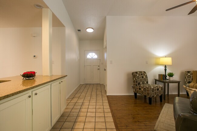 Foto del edificio - 5012 Watercress Dr NE