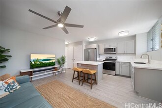 Building Photo - 1401 Lusitana St