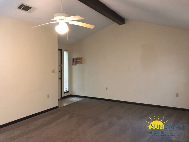 Building Photo - Great 2 Bedroom Unit Near Eglin AFB