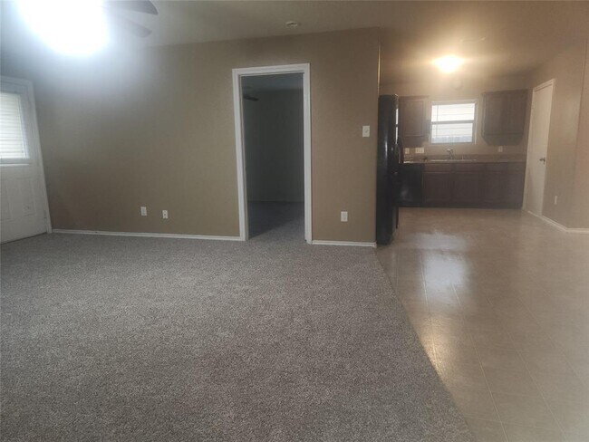 Building Photo - 818 Lightningbug Ln