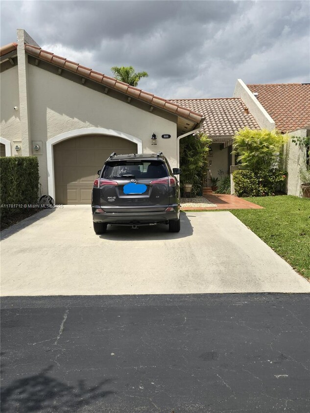 Primary Photo - 8666 SW 114th Pl
