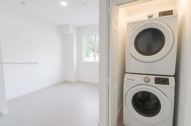 Foto del edificio - 541 NW 33rd St