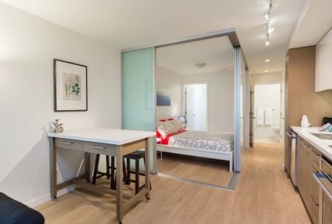 Photo du bâtiment - 380 1st Av E