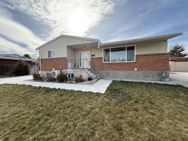 Building Photo - 3490 S Pk Mdws Cir