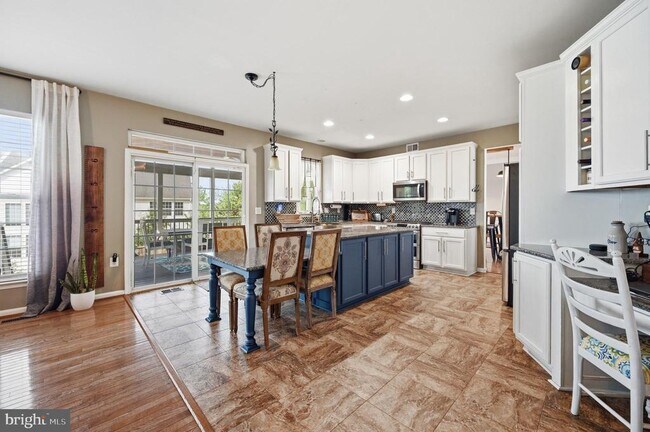 Foto del edificio - 753 Bonnie Ridge Dr NE