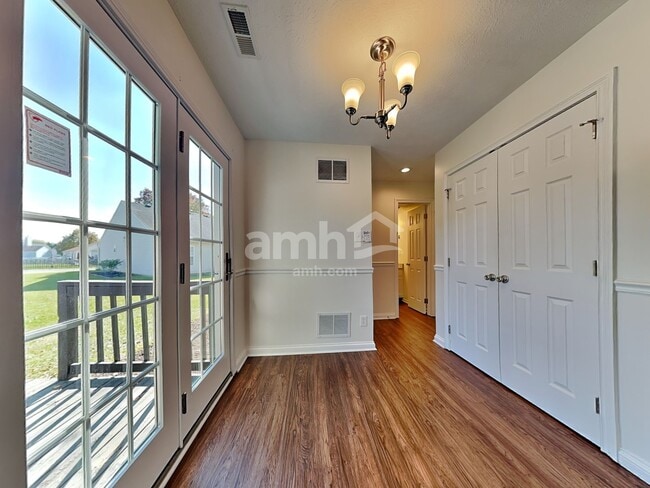 Foto del edificio - 8525 Morgan Dr