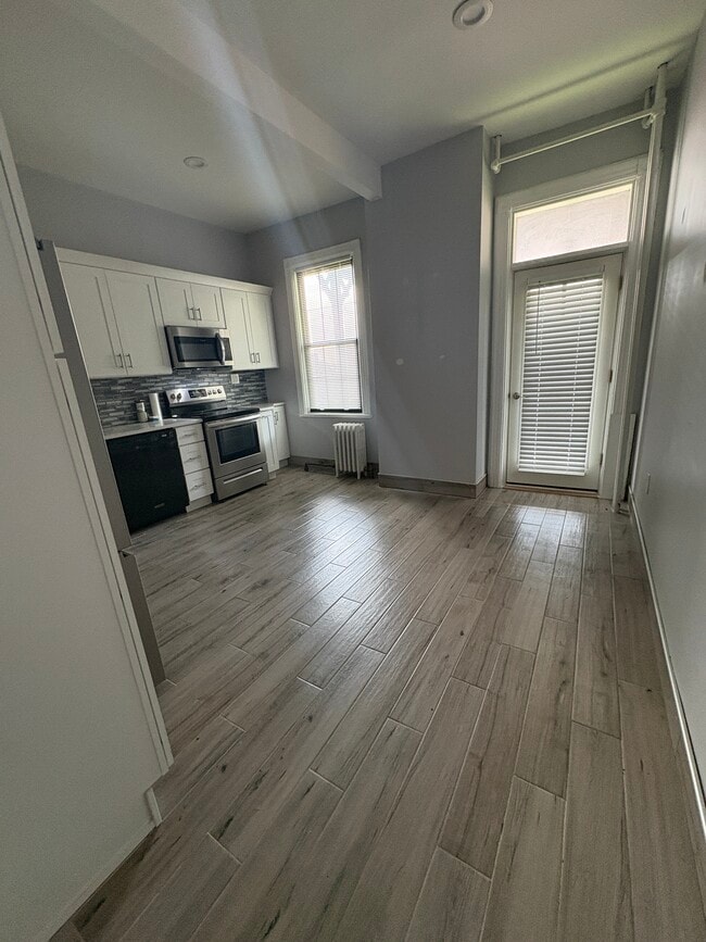 Building Photo - 393 Van Duzer St