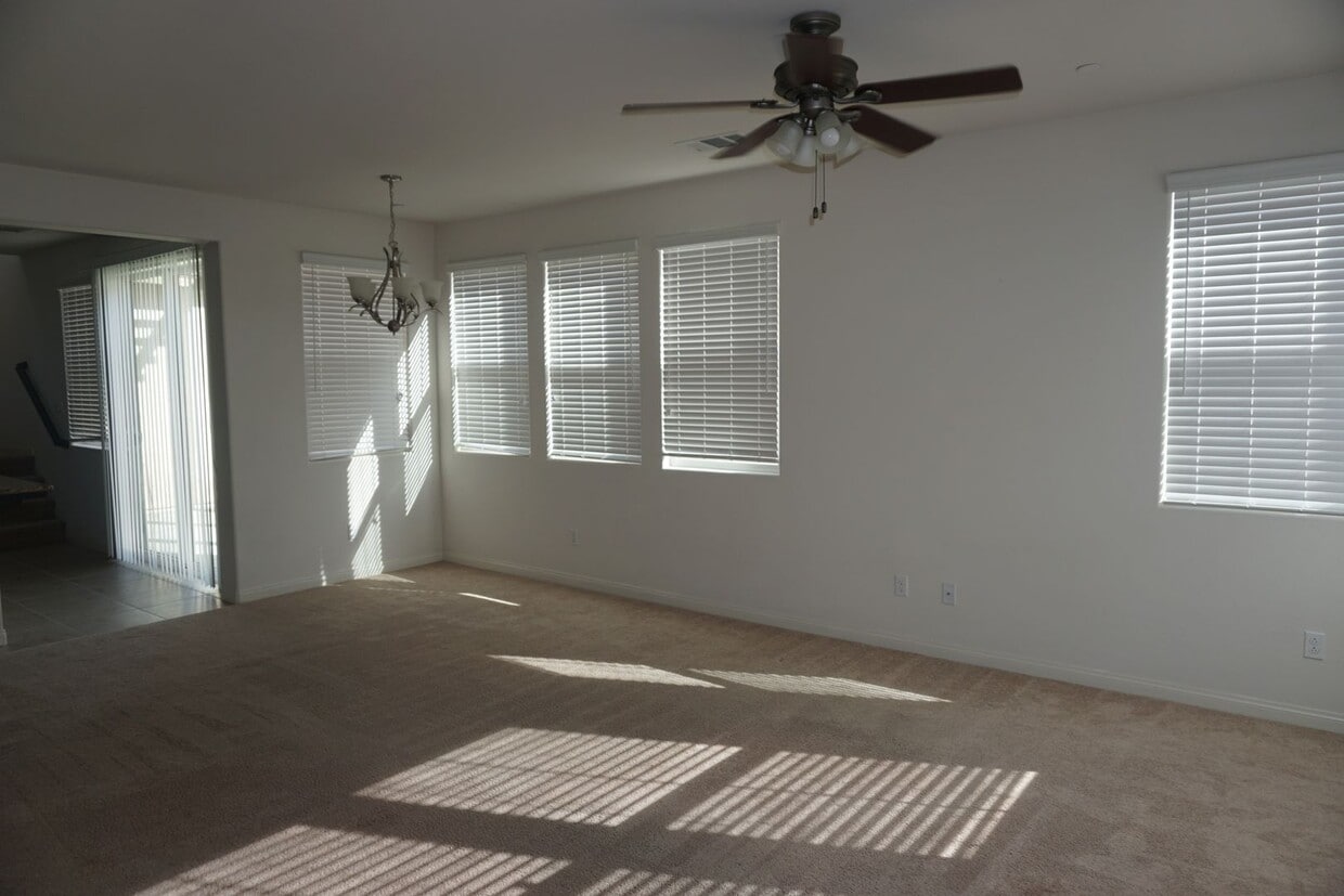 Building Photo - Two Story Home in Gated Community