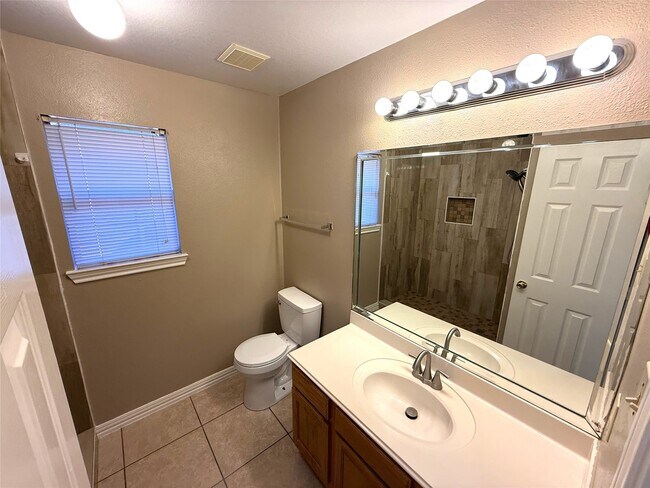 Building Photo - 1413 29th Ave N