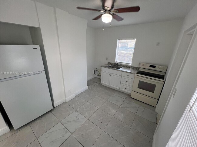 Foto del edificio - 1935 SW 2nd St