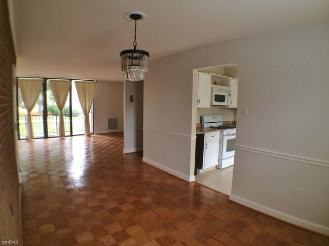 Foto del edificio - 744 Quince Orchard Blvd