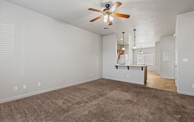 Foto del edificio - 767 Moss Dr