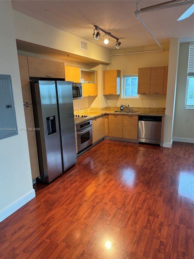 Foto del edificio - 3180 SW 22nd St