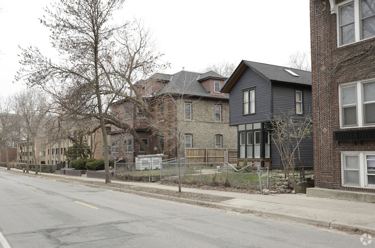 Building Photo - Nuway House II
