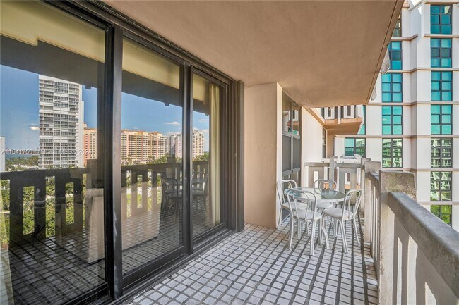 Building Photo - 1121 Crandon Blvd