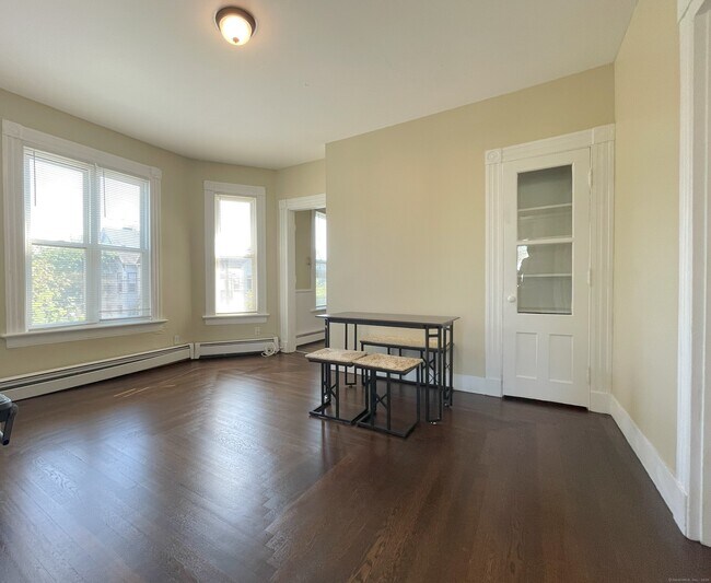 Foto del edificio - 196 Blatchley Ave