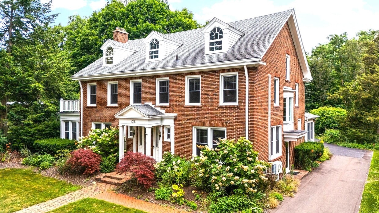 Primary Photo - 1015 Olivia Ave
