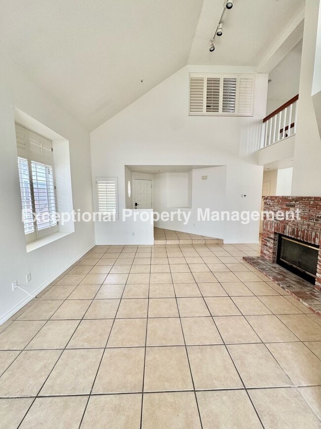 Building Photo - 16202 Trailwinds Dr