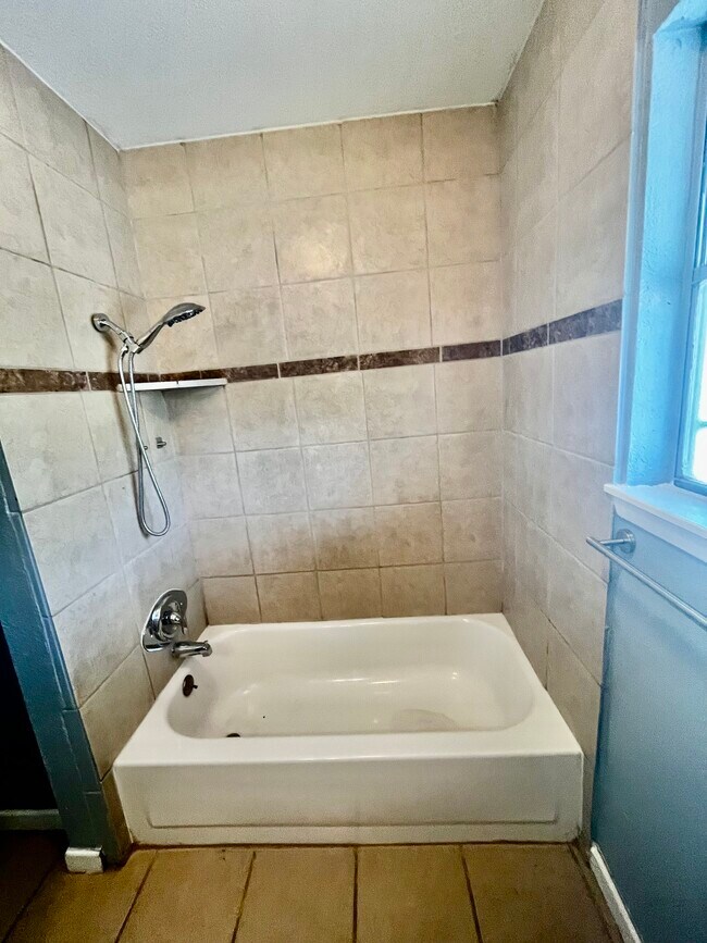 Foto del edificio - 2214 Andros Pl