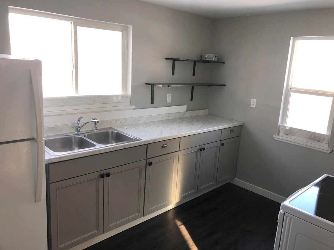 Building Photo - Charming 1 bed, 1 bath home featuring a fenced yard