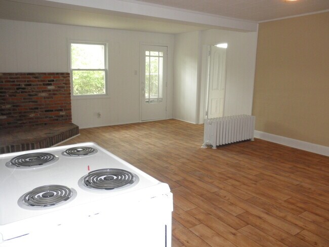 Building Photo - 3986 Rollo Rd