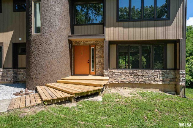 Foto del edificio - 29 Wildwood Dr