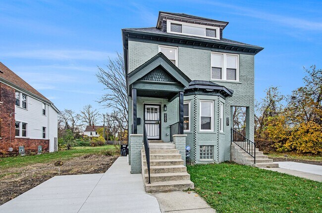 Building Photo - Lower Unit - Newly Constructed - 2 bed/2 b...