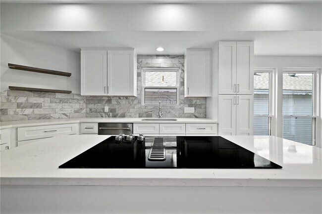 Foto del edificio - 4810 Twin Valley Dr