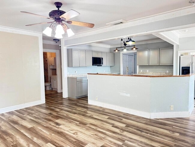 Building Photo - 2128 Richmond Dr