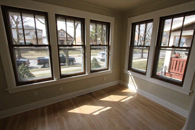 Building Photo - 3 Bedroom 1.5 Bath West Allis House for Rent