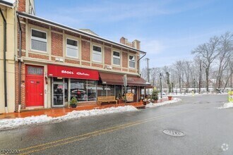 Building Photo - 180 Maplewood Ave