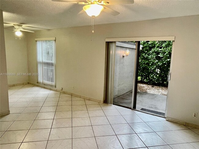 Foto del edificio - 2161 NE 42nd St