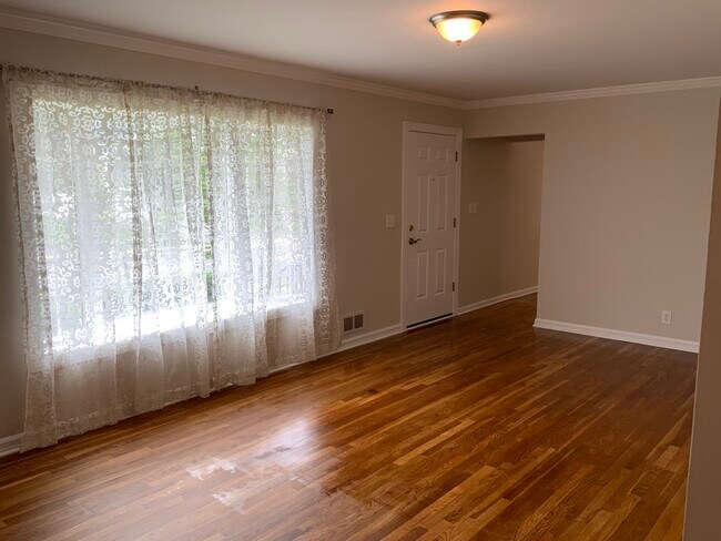 Building Photo - 686 Roosevelt Blvd