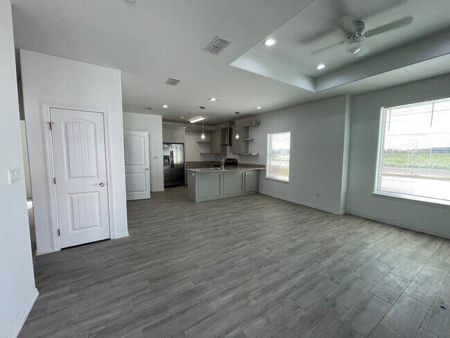 Building Photo - 3637 Moreland Dr