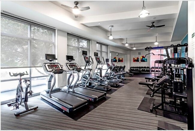 Foto del edificio - 4101 Albemarle St NW