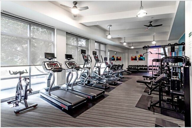 Foto del edificio - 4101 Albemarle St NW