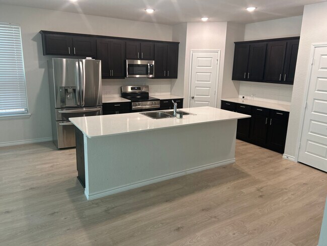Foto del edificio - Room in Townhome on Saddle Ln